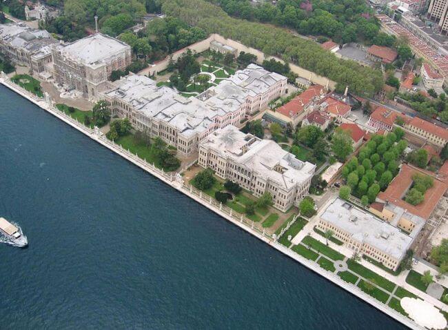 Aerial-view-of-the-dolmabahce-palace-istanbul-turkey